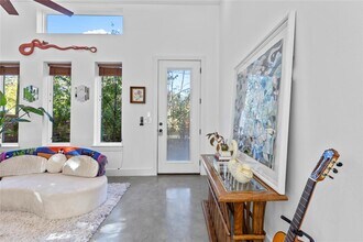 2115 Uphill Ln in Austin, TX - Building Photo - Building Photo