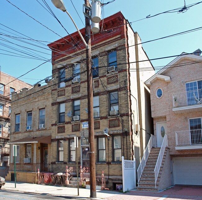 316 28th St in Union City, NJ - Foto de edificio - Building Photo