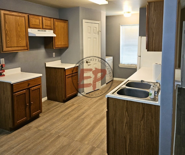 312 Durr St in Marlin, TX - Building Photo - Building Photo