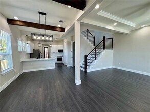 162 Meadow View Blvd in Del Valle, TX - Foto de edificio - Building Photo