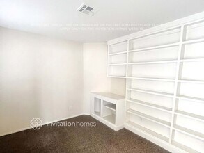 923 Shadowfax Rd in Henderson, NV - Foto de edificio - Building Photo