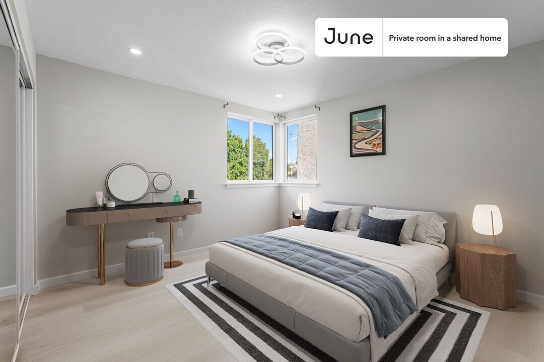 Private bedroom in 5 bed/5 bath Home in Los Angeles, CA - Building Photo