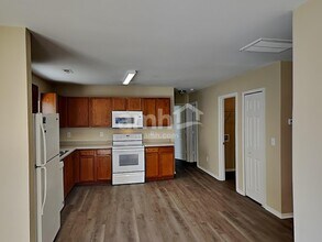 5118 Valcourt Rd in Charlotte, NC - Foto de edificio - Building Photo