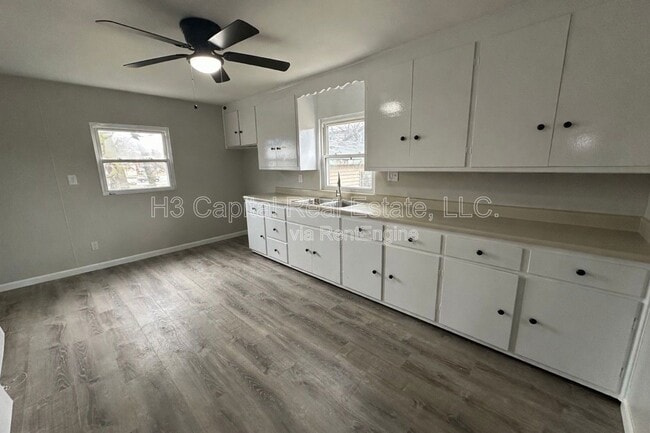 18 W Garfield St in Belleville, IL - Building Photo - Building Photo