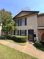 9990 Smugglers Cove Ln in Shreveport, LA - Building Photo