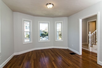 10 Giles Ave in Beverly, MA - Building Photo - Building Photo