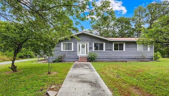 231 Cheek Rd in Clover, SC - Building Photo