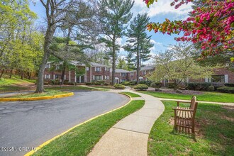 209 Manor E in Red Bank, NJ - Building Photo - Building Photo
