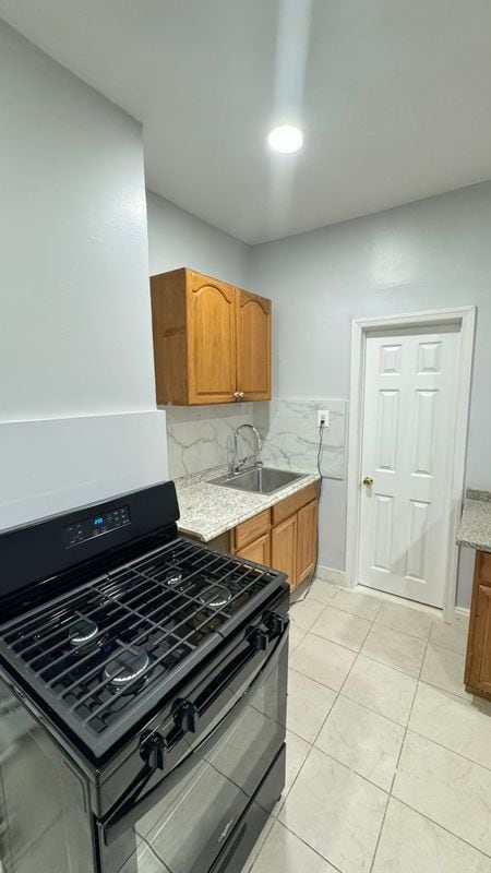 25 E 18th St in Bayonne, NJ - Building Photo - Building Photo