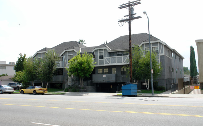 15000 Burbank Blvd in Sherman Oaks, CA - Building Photo - Building Photo