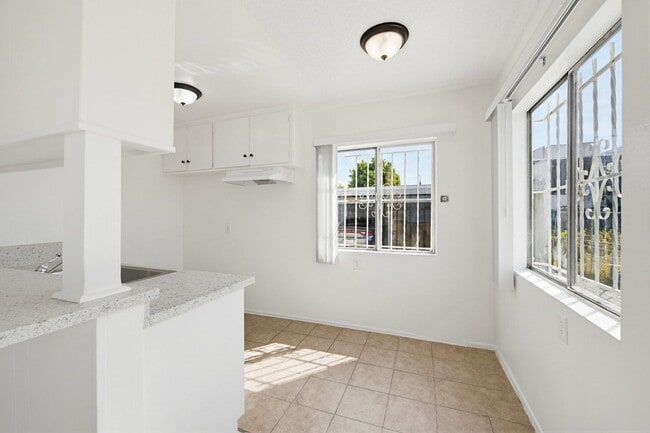 1224 Normandie Ave in Los Angeles, CA - Building Photo - Building Photo