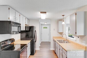 8539 Glenway Ct in Charlotte, NC - Building Photo - Building Photo
