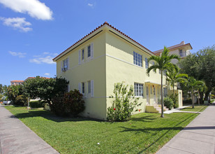 40 Madeira Ave in Coral Gables, FL - Building Photo - Building Photo