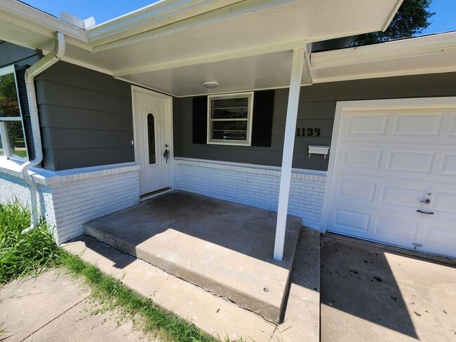 property at 1133 E Edgewood St