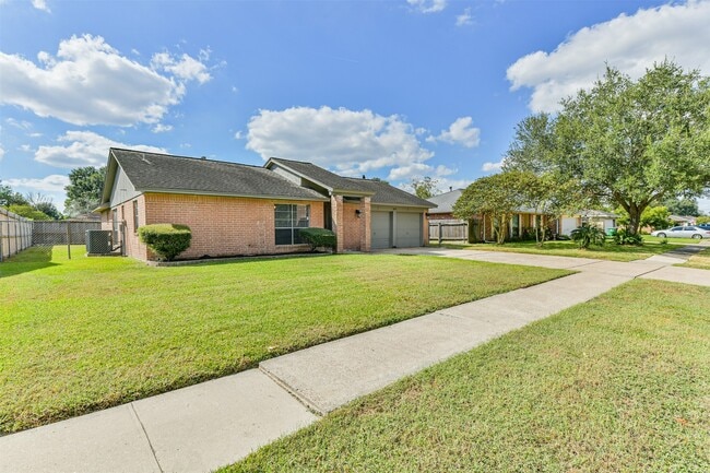8410 Gulfwood Ln