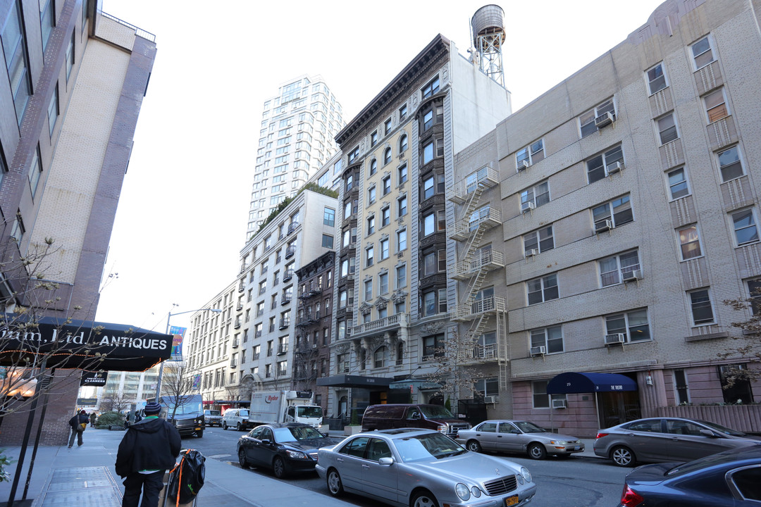 35 W 64th St in New York, NY - Building Photo