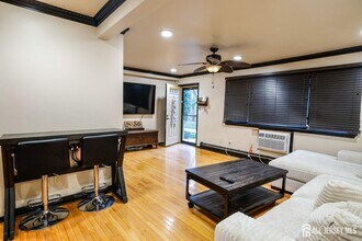 615 Cricket Ln in Woodbridge, NJ - Building Photo - Building Photo