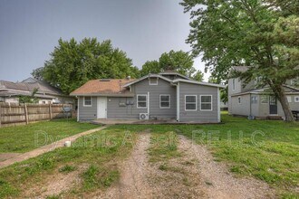 208 E Park St in Pittsburg, KS - Building Photo - Building Photo