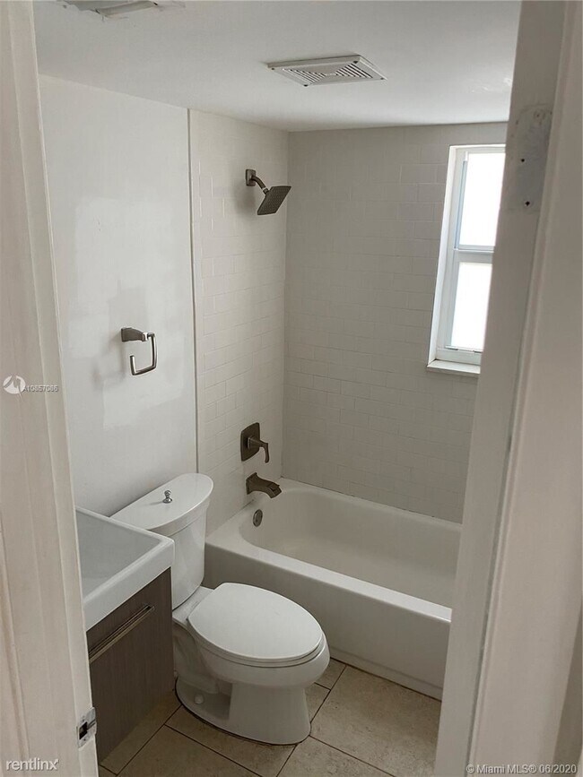 50 Antilla Ave in Coral Gables, FL - Building Photo - Building Photo