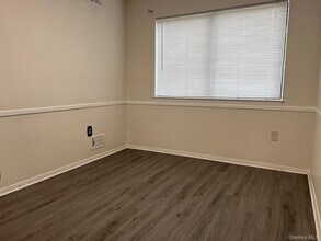 1006 Holly Walk in Poughkeepsie, NY - Building Photo - Building Photo