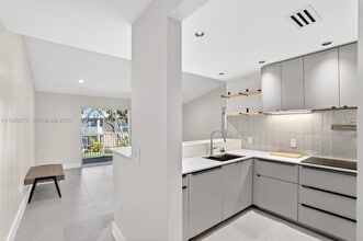 401 SE 10th St in Dania Beach, FL - Building Photo - Building Photo