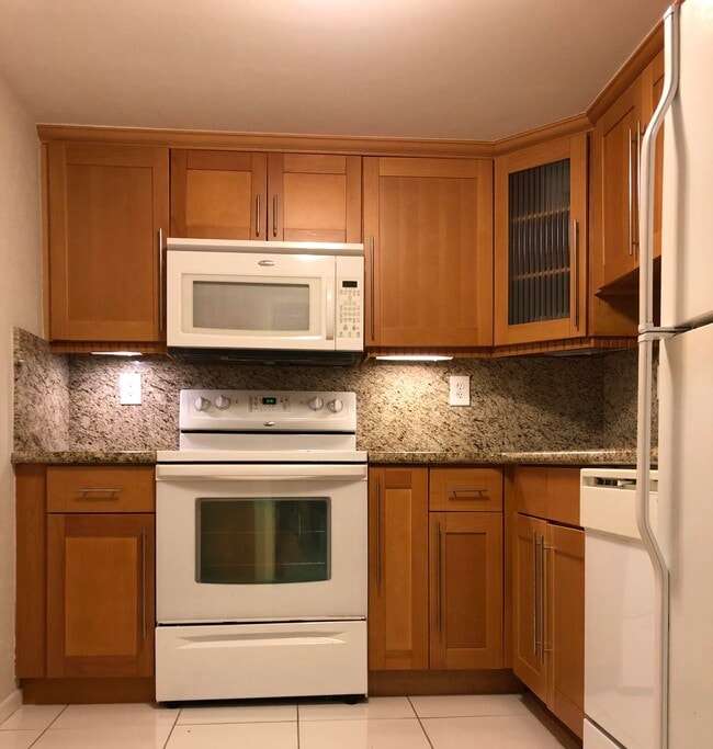 3215 S Ocean Blvd in Highland Beach, FL - Building Photo - Building Photo