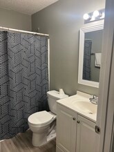 2312 Tina Dr in Tallahassee, FL - Foto de edificio - Building Photo