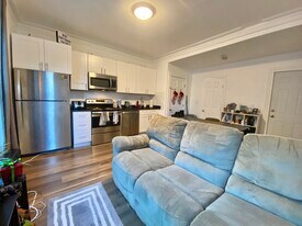 17 Higgins St, Unit 2 in Boston, MA - Building Photo