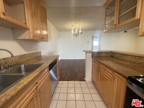 5330 Zelzah Ave in Los Angeles, CA - Building Photo - Building Photo