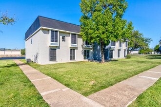 Casa Luna Apartments in Dallas, TX - Foto de edificio - Building Photo