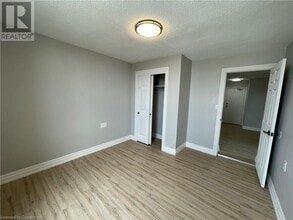 69 E Main St in Welland, ON - Building Photo - Building Photo