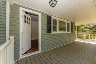 48 Grove St in Sayville, NY - Building Photo - Building Photo