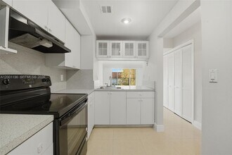 301 NW 109th Ave in Miami, FL - Building Photo - Building Photo