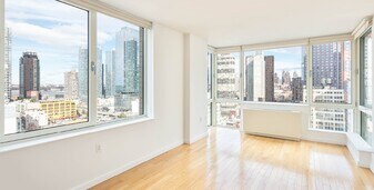 522 W 37th St in New York, NY - Building Photo