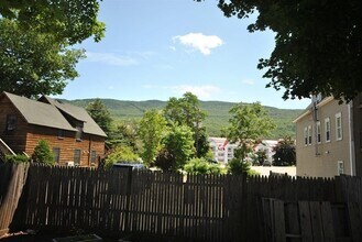 8 Cross St in Lincoln, NH - Building Photo - Building Photo