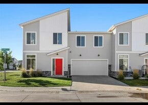 892 NE Iris Ave in Waukee, IA - Building Photo