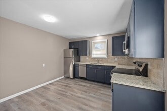 12 Manor Dr in Collinsville, IL - Building Photo - Building Photo