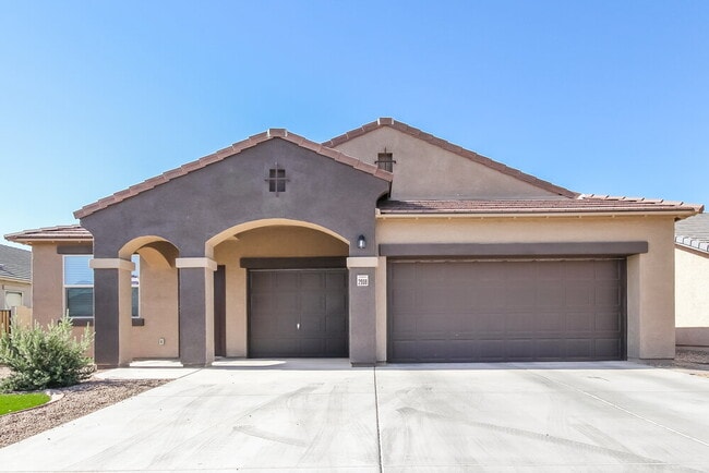 property at 2908 W Hidalgo Ave
