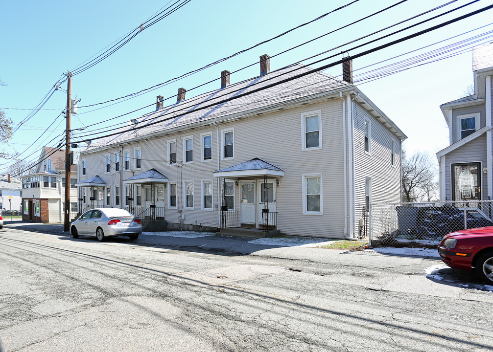 34-44 Cedar St in Waltham, MA - Foto de edificio