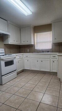 6519 Couch St photo'