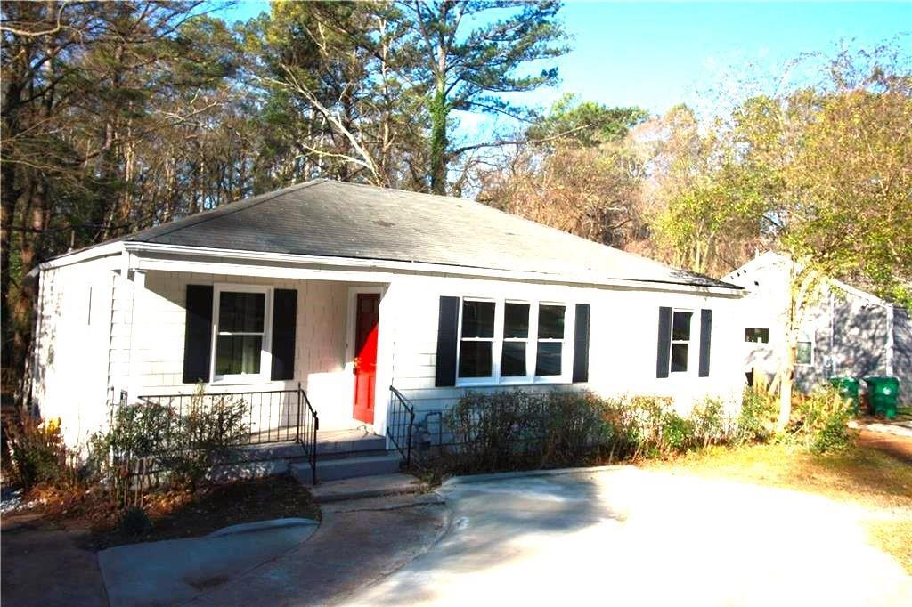 1040 Shepherds Ln NE in Atlanta, GA - Building Photo