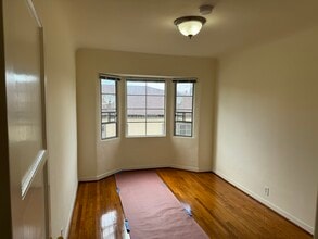 562 N Mariposa Ave in Los Angeles, CA - Building Photo - Building Photo