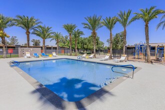 Aqua Apartments in Tempe, AZ - Foto de edificio - Building Photo