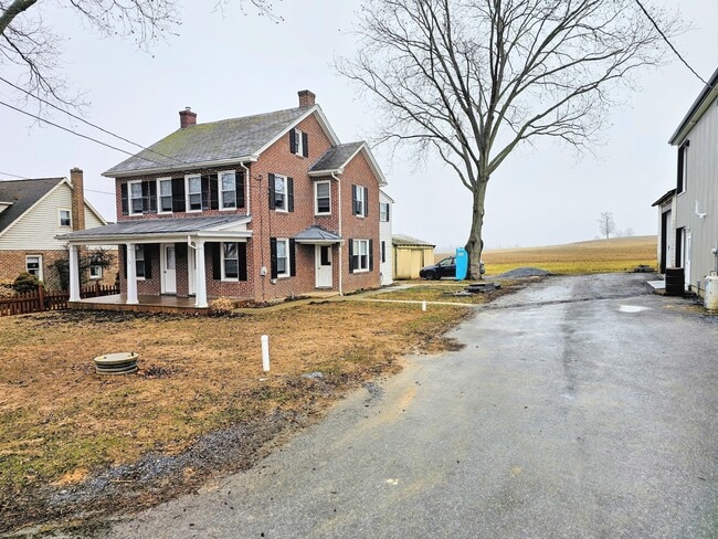 32 N Farmersville Rd in Ephrata, PA - Building Photo - Building Photo