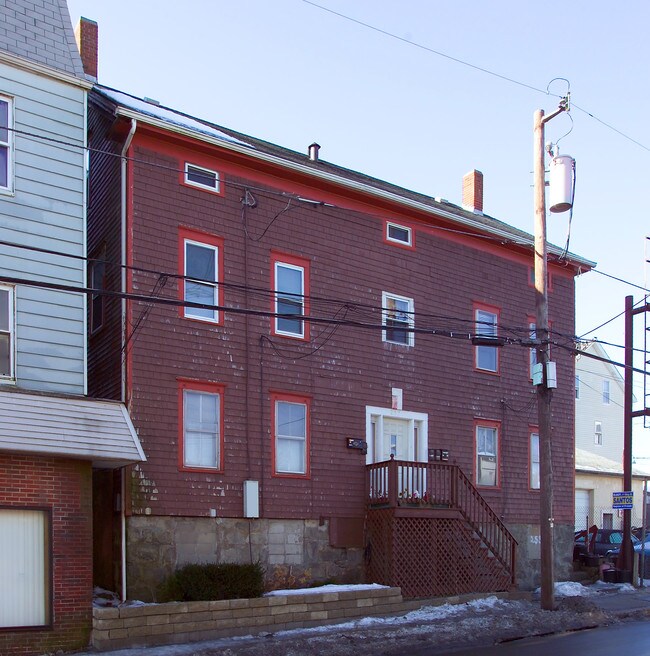 255 Rodman St in Fall River, MA - Foto de edificio - Building Photo