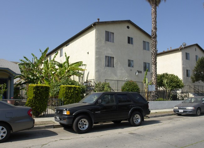 5533 Romaine St in Los Angeles, CA - Building Photo - Building Photo