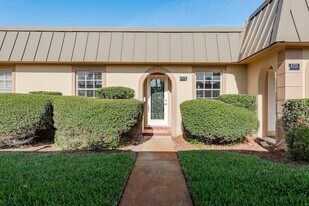 4229 Stratford Dr, Unit 4229 in New Port Richey, FL - Building Photo