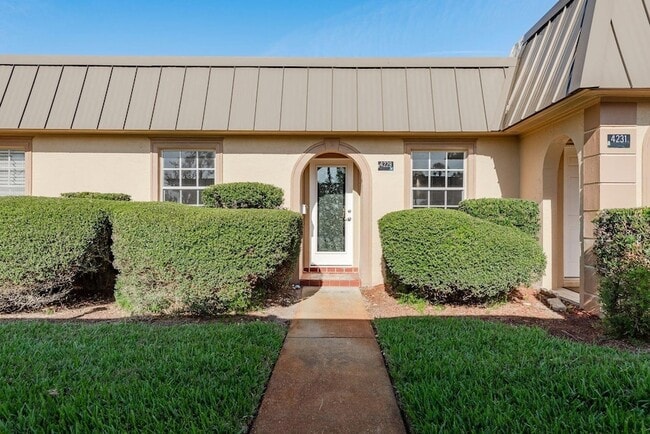 property at 4229 Stratford Dr