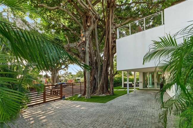 property at 1898 SW 17th St