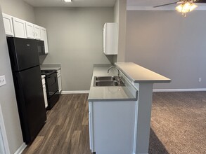 Southwind Lakes Apartments in Memphis, TN - Building Photo - Building Photo